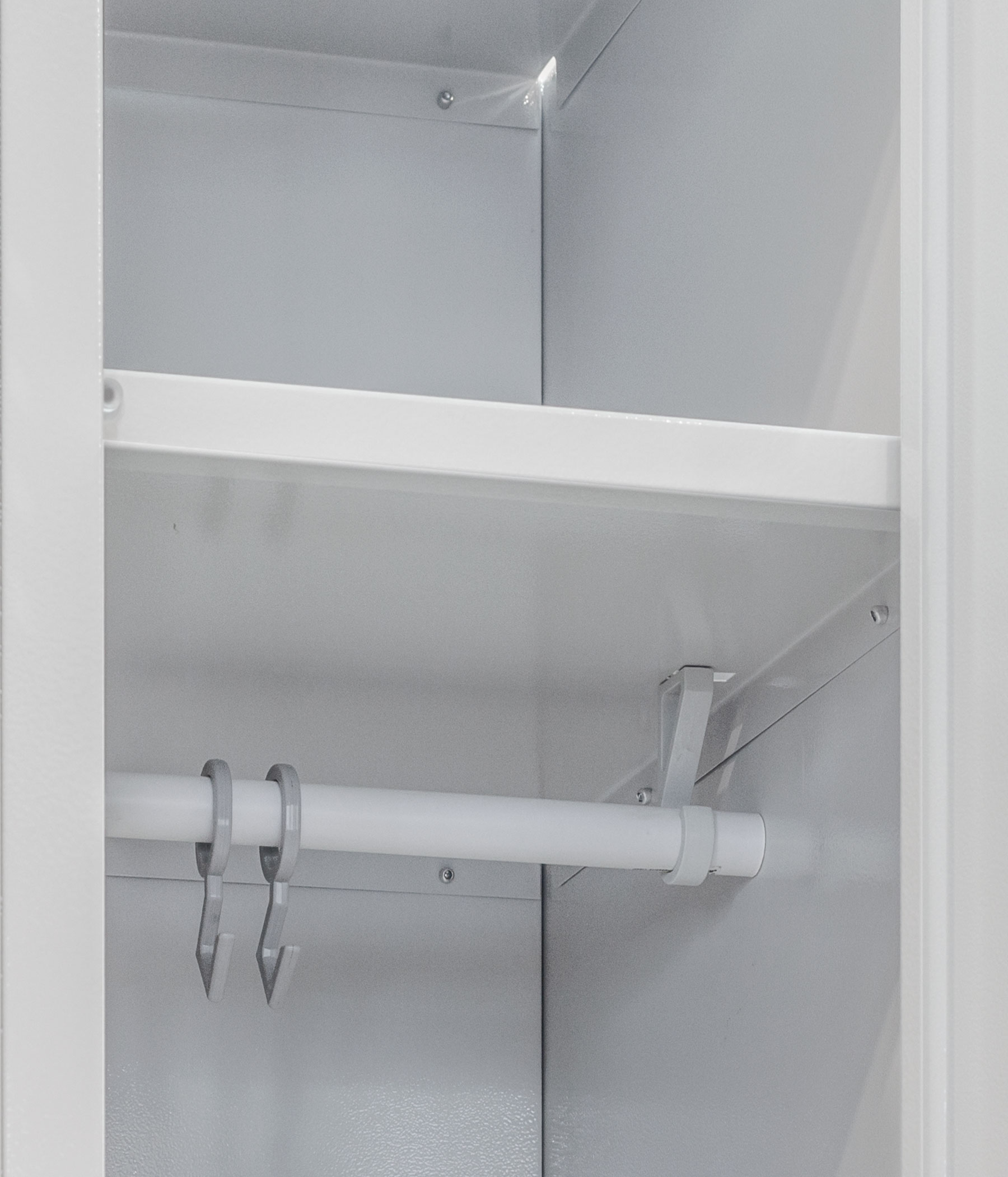 Shelf and pipe for clothes inside the wardrobe of clothing metal SOM